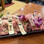 琉球焼肉NAKAMA - NAKAMA盛り 2人前 5,060円
県産和牛4種&金アグー豚4種
牛カルビ、上カルビ、ロース、上ロース
豚タン、ホホ、ウデ・モモ、バラ