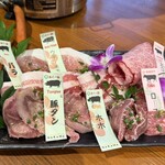 琉球焼肉NAKAMA - NAKAMA盛り 2人前 5,060円
県産和牛4種&金アグー豚4種
牛カルビ、上カルビ、ロース、上ロース
豚タン、ホホ、ウデ・モモ、バラ