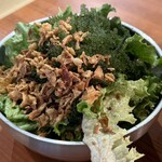 琉球焼肉NAKAMA - NAKAMAサラダ880円