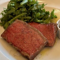 トラットリア グランボッカ - Grilled "Wagyu" 100g
                    特選A5和牛のグリル
                    お肉でかっ！！
                    春菊ばくだんがもっさりたっぷり♪
