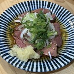 大衆立飲 もつ刺 すずき - トロレバー翔平　な？美味いだろ