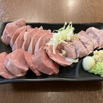 四文屋 - ホルモン3種盛り、ボリューミーで本当に美味しかった