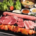 生サムギョプサル専門店 韓国市場 - 肩ロース、とんとろ、うま塩タン
