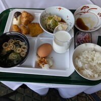 ルッチコーレ - 温泉たまご、味噌汁、冷や奴