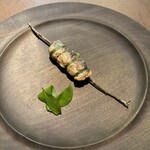 nôtori - 西湖のヒメマス 原木しいたけ アーモンドペースト ヒメマスの出汁と菜の花ピューレ（アブラチャンの枝に刺して）アブラチャンの葉っぱ