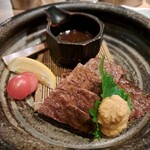 旅篭 - 黒毛和牛炭焼きステーキ 3740円