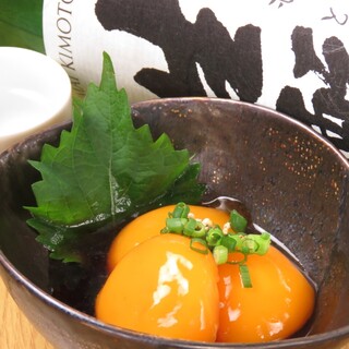 こだわりの地鶏やブランド卵を使用した一品料理もラインナップ