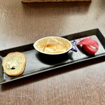 バルバルキッチンアメリ - 前菜盛合わせ(チーズカナッペ、冷奴、玉葱マリネ)