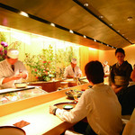 Sushi Nihon Ryouri Seryuju Genzu - 美しさと優雅さを兼ね備えた空間。