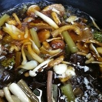 出羽屋 - 温山菜そばの鍋