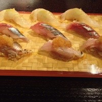 秀徳 2号店 - 赤酢のシャリに注目