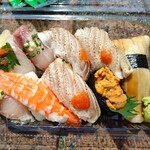 唐戸市場 活きいき馬関街 - 湊商店の寿司