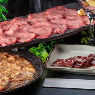 新鮮さにこだわる絶品お肉！生タン塩や炙りレバーの魅力