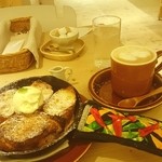 森の間CAFE - 森の間cafeのフレンチトーストはカリカリの中ふわふわ！高温のオーブンで焼き上げているからかな！？
とっても美味しい～(*´∀｀)
