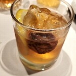 中国飯店 - ロックでスライスレモンと梅