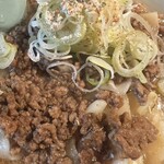 麺屋 丸福 - 挽肉　マッシュルームトリュフペースト　ネギ　各種スパイスミックス