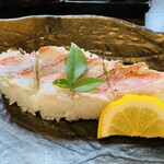 下田時計台 フロント - 地金目鯛炙り寿司とそばのセット1900円