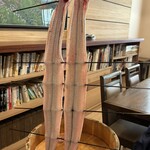 う嵐 - この状態で生きてます。後ろの本棚には鰻の本だらけなんですが、ハリーポッターがありました！