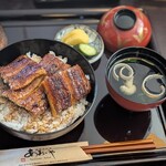 炭焼うなぎ あおいや - 少し細めのうなぎとの説明。気にはならない。