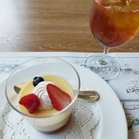 レストラン 竜神亭 - デザートと食後のアイスティー。ここはゆったりしていて気分良く食事ができるから好き♪