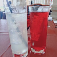 RISTORANTE OZIO - 右:ザクロスパークリングジュース　左:スパークリングレモネード