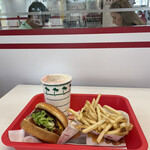 IN-Ｎ-OUT Burger - 『Cheese Burger Animal Style $3,65』 『French Fry $2,20』 『Neapolitan Shake $2,85』