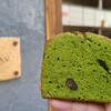 焼き菓子屋LAV. - 抹茶大納言パウンドケーキ(税込421円)
大納言&無塩バター(北海道産)を混ぜ込んで焼き上げた抹茶香るパウンドケーキ、確かに濃厚な抹茶の味わいでした