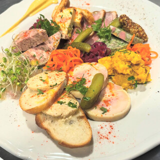 料理は全て1つ1つ素材から手作り！シェフの技を堪能頂けます！