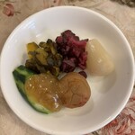 西洋亭 - お漬物。種類が多いですね