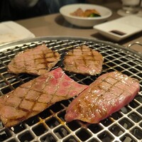 それいけ精香園 - 尾崎牛プレミアムロース＆尾崎牛ロース