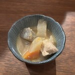 創作居酒屋428 - 突き出し　ピリ辛味噌筑前煮