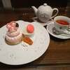 Q-pot CAFE. - 「マドレーヌとバレリーナケーキプレート～プリンセスピンク(ストロベリーミルクティー)～」420円