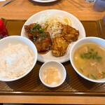 ガスト - 料理写真:甘とろダレ唐揚げと唐揚げの相盛り定食　豚汁変更