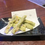 親子パンチ居酒屋店 - アスパラの天ぷら