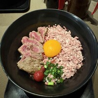 馬刺しと焼き鳥 グルマン三年坂 - 
