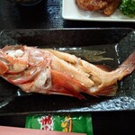 松幸 - ◯赤魚の煮付け
小さいながら煮付けがついてきてるねえ❗️
この煮付けは毎日付くらしい❔
