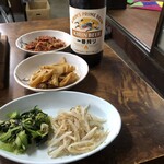 玄風館 - 手前からナムル・竹の子・キムチ