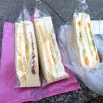 可米元氣漢堡 - 右は友人がかったフルーツサンド