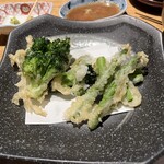 亀甲屋 - アスパラとブロッコリーの天ぷら