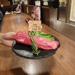 熟成肉バル 肉賊カウぼーず -      佐賀牛赤身もも　¥4,066
