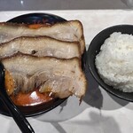 濃厚辛味噌ラーメン からみそや - チャーシューにライスは必須！