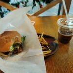 クアアイナ スカイツリータウン・ソラマチ店 - パインバーガー＆ハワイコナアイスコーヒー