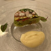 シトロニエ - （前菜2）明石産足赤海老と野菜のテリーヌ、サフランを使ったオランデーズソース