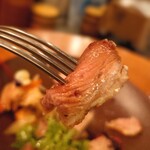 バル・バロッサ - 前菜 (マグレキャナール鴨の自家製燻製)