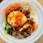 HuG KITCHEN - ビビンバ丼おんたま乗せ