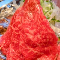 生粋 - ザブトン赤身のお刺身アップ