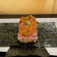 鮨 やまけん 銀座店 - 雲丹と本鮪のこぼれ盛り手巻き～のりの舞～（3300円）