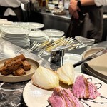 ル コントワ - 手前が鴨胸肉、奥がポルチーニの揚げリゾット