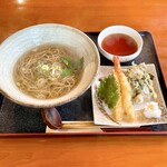 生蕎麦処 お福食堂 - 料理写真:温かいお蕎麦