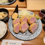 覚王山とんかつ わだ福 - 右上にちょんと乗っているのはわさび、からし、粒マスタードです